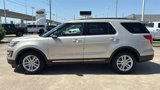Used 2017 Ford Explorer XLT image 4