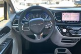 Used 2022 Chrysler Pacifica Touring-L image 5