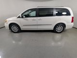 Used 2013 Chrysler Town & Country Touring image 4