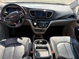 Used 2018 Chrysler Pacifica Touring-L w/ Tire & Wheel Group image 2