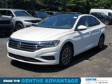 Used 2020 Volkswagen Jetta SE image 2