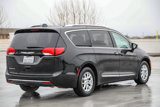 Used 2020 Chrysler Pacifica Touring-L image 4