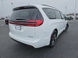 New 2025 Chrysler Pacifica Limited w/ Uconnect Theater Family Group image 3