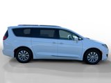 Used 2018 Chrysler Pacifica Touring-L Plus image 6