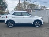 Used 2024 Hyundai Venue SEL image 2