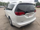 Used 2017 Chrysler Pacifica Touring-L image 5