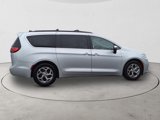 Used 2023 Chrysler Pacifica Limited image 4