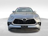 Used 2022 Toyota Highlander XLE image 2
