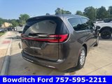 Used 2023 Chrysler Pacifica Touring-L image 5