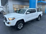 Used 2016 Toyota Tacoma Limited image 2
