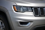 Used 2020 Jeep Grand Cherokee Laredo image 3