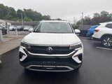Used 2024 Volkswagen Taos SE w/ Panoramic Sunroof Package image 3