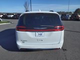 Used 2022 Chrysler Pacifica Touring-L image 4