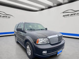 Used 2005 Lincoln Navigator Luxury image 2