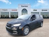 New 2025 Chrysler Pacifica Select image 2