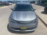 Used 2021 Chrysler Voyager L image 3