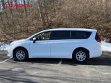 Used 2023 Chrysler Pacifica Touring-L image 2