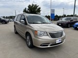 Used 2016 Chrysler Town & Country Touring-L w/ Driver Convenience Group image 3
