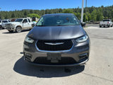 Used 2023 Chrysler Pacifica Touring-L image 3