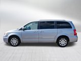 Used 2014 Chrysler Town & Country Touring image 4