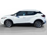 Used 2023 Nissan Kicks SV image 2