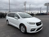 Used 2022 Chrysler Pacifica Touring-L image 2