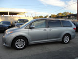Used 2016 Toyota Sienna XLE Premium image 3