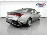 Used 2024 Hyundai Elantra SE image 2