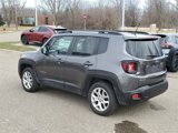 Used 2017 Jeep Renegade Latitude image 3