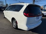 Used 2021 Chrysler Pacifica Touring image 3