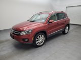Used 2016 Volkswagen Tiguan SE image 2