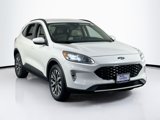 Used 2020 Ford Escape Titanium image 3