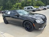 Used 2018 Chrysler 300 Touring w/ Chrome Appearance Package image 2