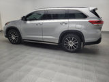 Used 2017 Toyota Highlander SE image 3