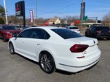 Used 2018 Volkswagen Passat 2.0T R-Line image 3