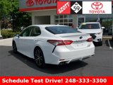 Used 2020 Toyota Camry SE w/ Sunroof Package image 3