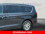 Used 2021 Chrysler Pacifica Touring-L image 3