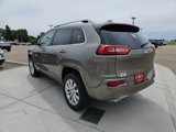 Used 2017 Jeep Cherokee Overland w/ Technology Group image 5