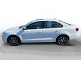 Used 2017 Volkswagen Jetta SE image 2