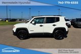 Used 2017 Jeep Renegade Latitude w/ Cold Weather Group image 4