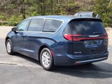 New 2025 Chrysler Pacifica Select image 4