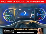 Used 2024 Chrysler Pacifica Select image 3