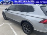 Used 2023 Volkswagen Tiguan SE w/ Panoramic Sunroof Package image 3