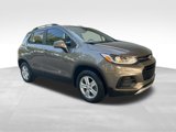 Used 2022 Chevrolet Trax LT w/ Premium Seat Package image 2