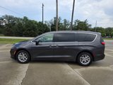 Used 2023 Chrysler Pacifica Touring-L image 4