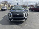 Used 2024 Mitsubishi Outlander SE image 2