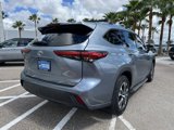 Used 2021 Toyota Highlander XLE image 6