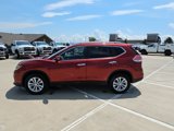 Used 2014 Nissan Rogue SV image 2