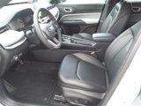 Used 2024 Jeep Compass Latitude image 2