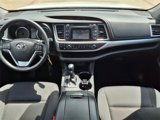 Used 2018 Toyota Highlander FWD V6 image 3